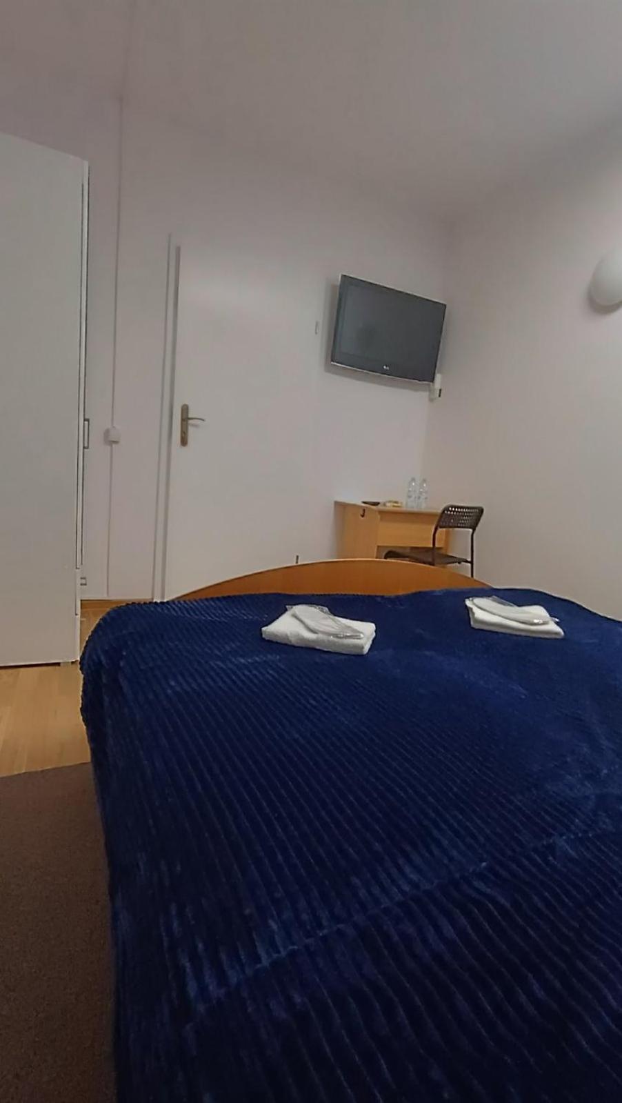 Saska Ochota Forest Guest House Warszawa Zewnętrze zdjęcie